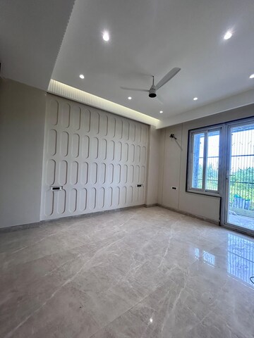 Room in 3 BHK Builder Floor at Sushant Lok 3, Sector 57 – for Sale