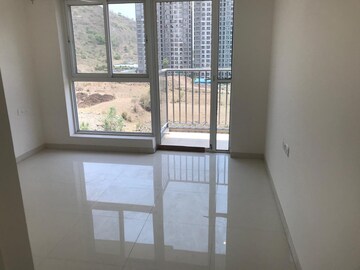 Room in 2 BHK Apartment at Godrej Hillside, Mahalunge – for Rent