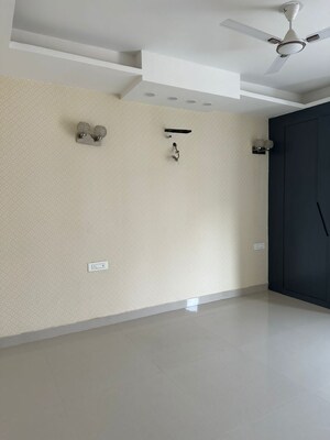 Room in 4 BHK Builder Floor at Ansal API Versalia, Sector 67a – for Sale