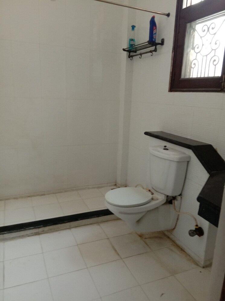 Attached Bathroom, sector 45 1 Bedroom 650 Sq.Ft. Builder Floor In Sector 45 Noida 9069385