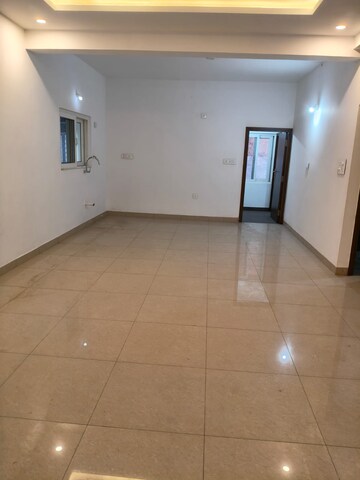 Room in 4 BHK Apartment at Frazer Town – for Sale