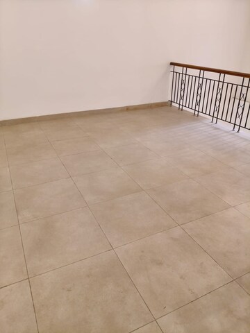Room in 4 BHK Apartment at Frazer Town – for Sale