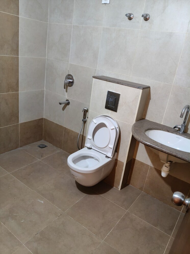 Bathroom, frazer town 4 Bedroom 3650 Sq.Ft. Apartment In Frazer Town Bangalore 9069368