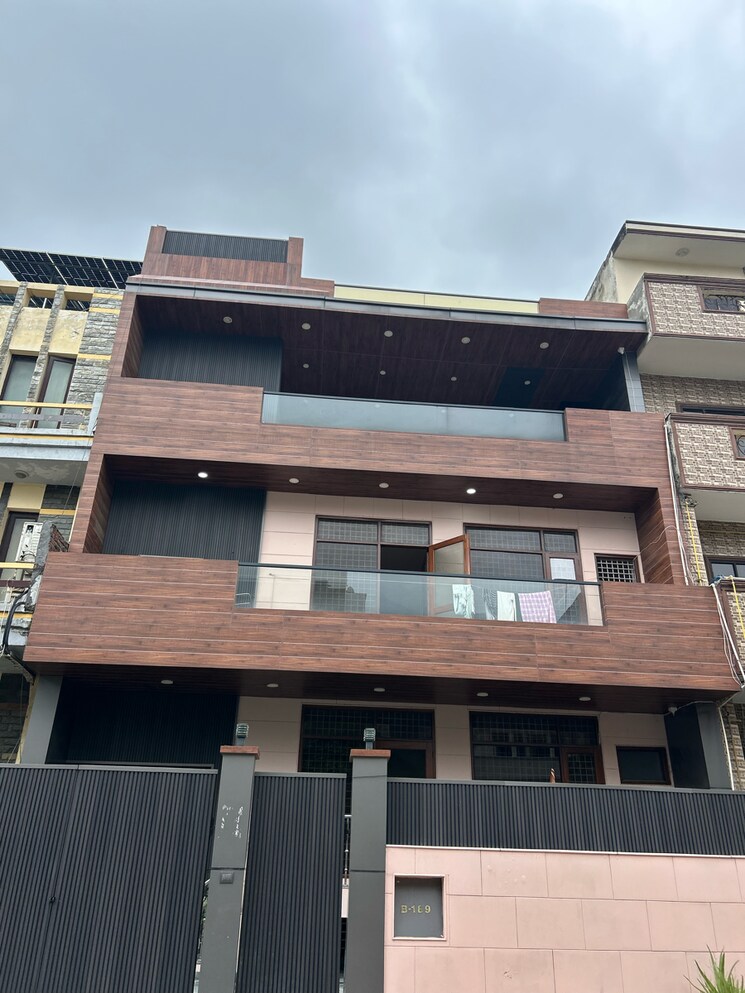 Exterior View, sector 71 5 Bedroom 2003 Sq.Ft. Independent House In Sector 71 Noida 9069389