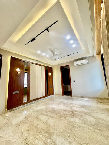 Room in 4 BHK Builder Floor at Central Park The Selene Tower, Sohna Sector 32 – for Sale