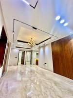 4 BHK + Study Room 300 Sq.Yd. Builder Floor in Central Park The Selene Tower