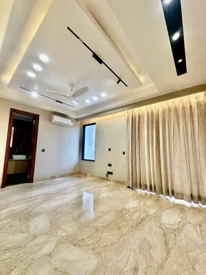 Room in 4 BHK Builder Floor at Central Park The Selene Tower, Sohna Sector 32 – for Sale