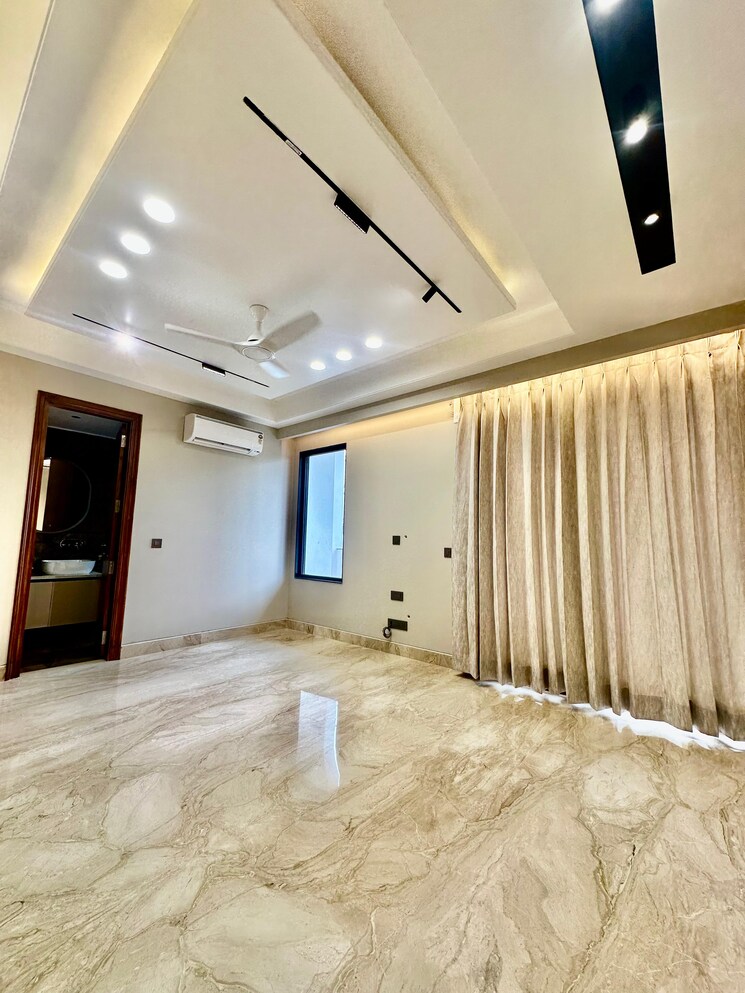 Room, central-park-the-selene-tower 4 Bedroom 300 Sq.Yd. Builder Floor In Sohna Sector 32 Gurgaon 9069414