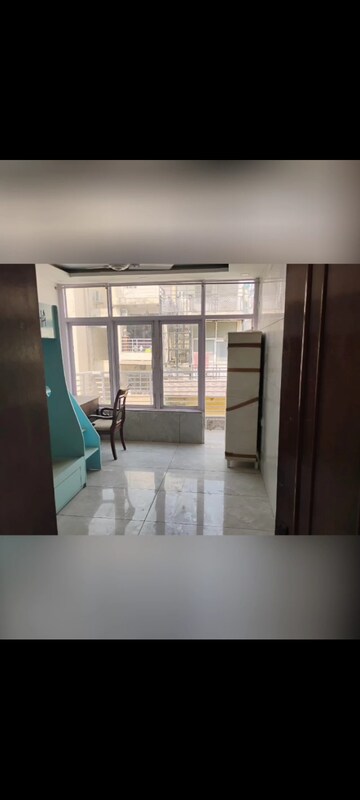 Team Area in 3 BHK Apartment at Alaknanda – for Rent