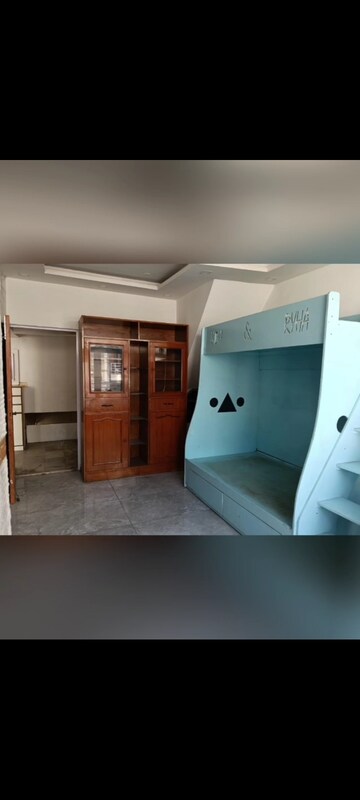 Room in 3 BHK Apartment at Alaknanda – for Rent