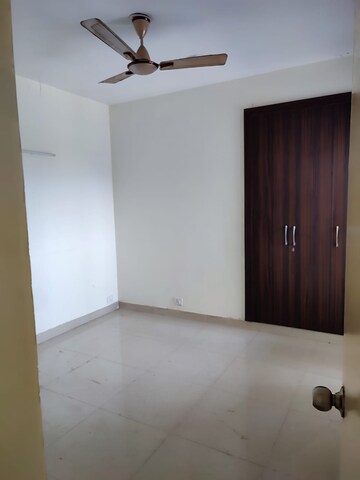 Room in 3 BHK Apartment at Jaypee Greens Aman, Sector 151 – for Sale
