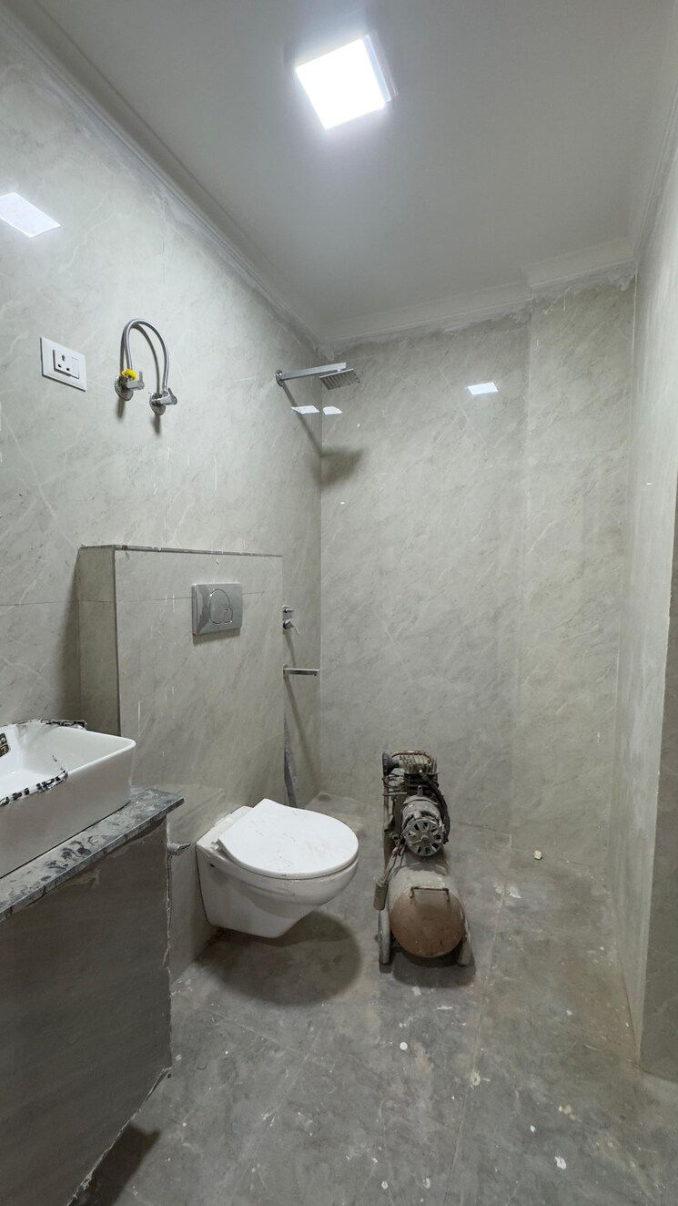 Bathroom, chattarpur 3 Bedroom 1400 Sq.Ft. Builder Floor In Chattarpur Delhi 9069455