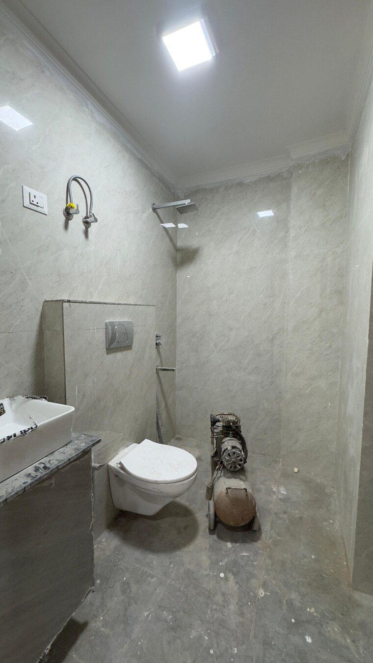Bathroom, chattarpur 3 Bedroom 1400 Sq.Ft. Builder Floor In Chattarpur Delhi 9069455