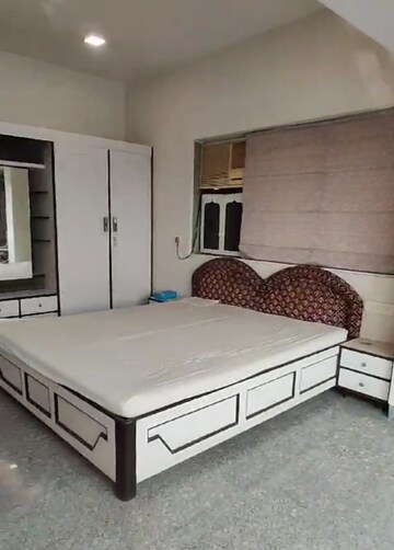 Bedroom in 4 BHK Apartment at Colaba – for Rent