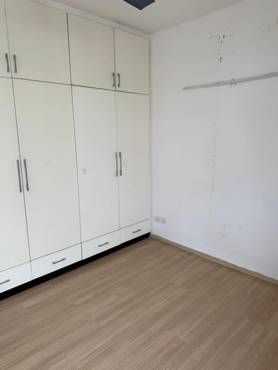 3 BHK + Servant Room 1880 Sq.Ft. Builder Floor in DLF Hyde Park