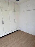 3 BHK + Servant Room 1880 Sq.Ft. Builder Floor in DLF Hyde Park