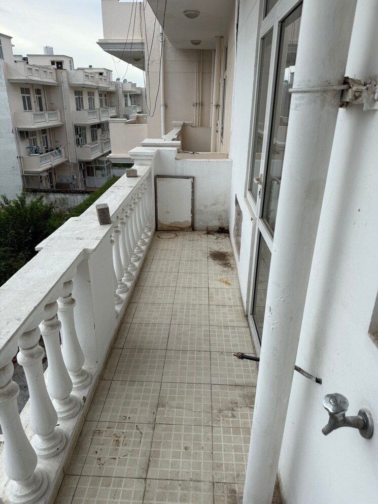 Balcony, dlf-hyde-park 3 Bedroom 1880 Sq.Ft. Builder Floor In South Mullanpur Chandigarh 9069475
