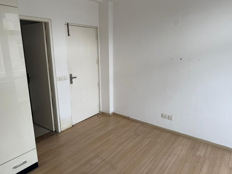 Room, dlf-hyde-park 3 Bedroom 1880 Sq.Ft. Builder Floor In South Mullanpur Chandigarh 9069475