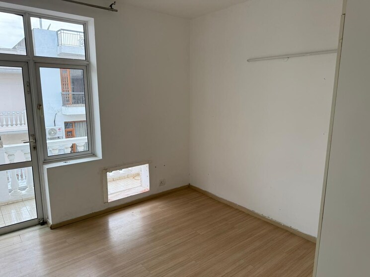 Room, dlf-hyde-park 3 Bedroom 1880 Sq.Ft. Builder Floor In South Mullanpur Chandigarh 9069475