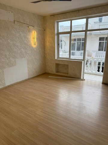 Room in 3 BHK Builder Floor at DLF Hyde Park, South Mullanpur – for Rent