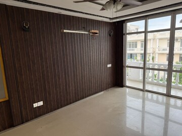 Room in 3 BHK Builder Floor at DLF Hyde Park, South Mullanpur – for Rent