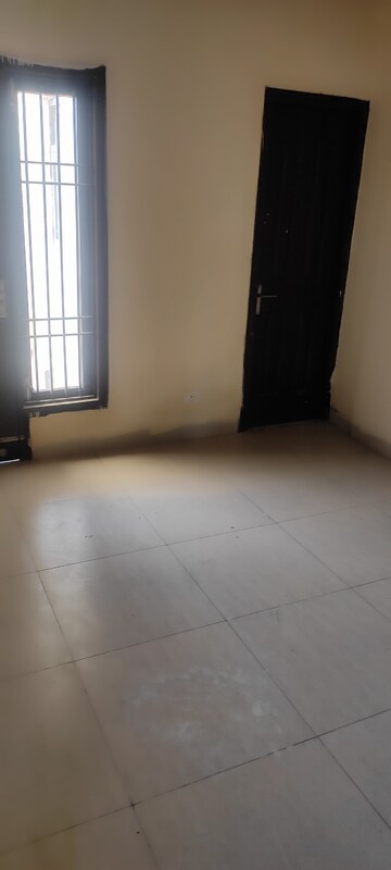 Room in 2 BHK Builder Floor at Greenwood Enclave, Wave City – for Rent