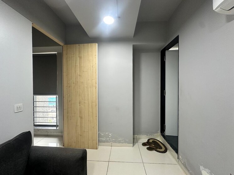 Room, zion-z-one Commercial Office Space 3074 Sq.Ft. In Bodakdev Ahmedabad 9069533