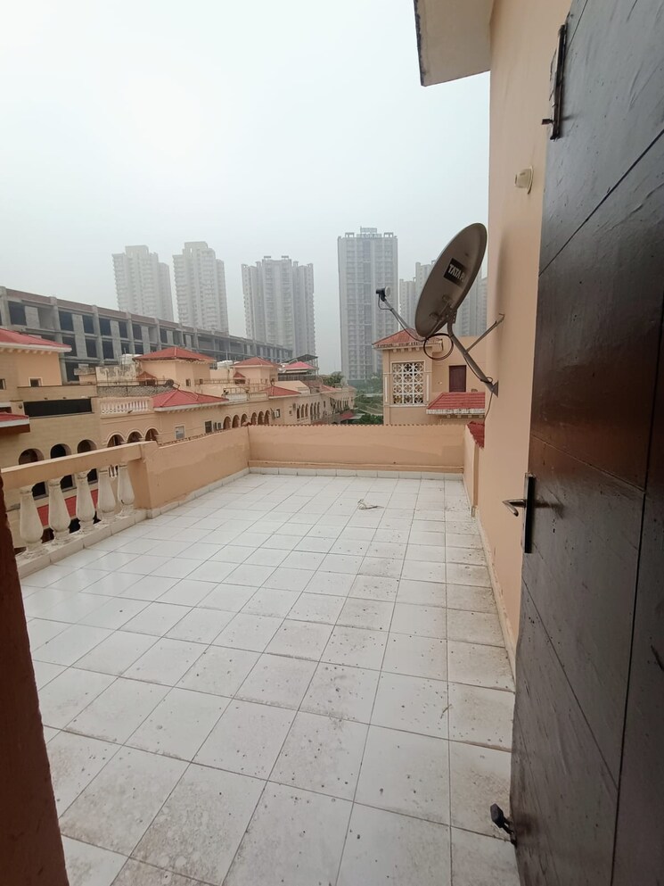 Balcony, amrapali-leisure-valley 3 Bedroom 1825 Sq.Ft. Villa In Tech Zone 4 Greater Noida Greater Noida 9069621