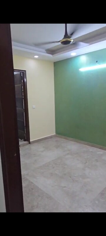 Room in 2 BHK Builder Floor at Pitampura – for Rent