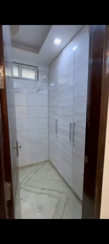Bathroom in 3 BHK Builder Floor at Pitampura – for Rent