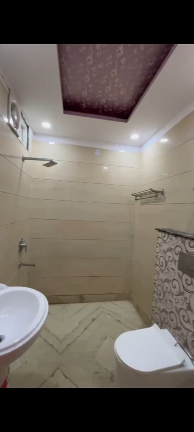 Bathroom, pitampura 3 Bedroom 2000 Sq.Ft. Builder Floor In Pitampura Delhi 9069620