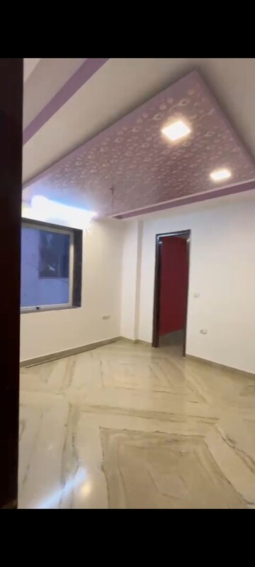 Room in 3 BHK Builder Floor at Pitampura – for Rent