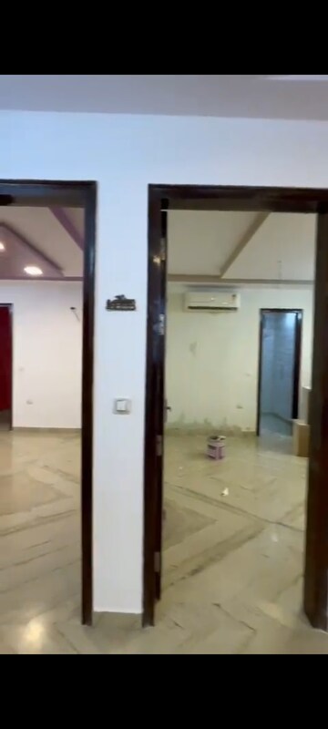Room in 3 BHK Builder Floor at Pitampura – for Rent