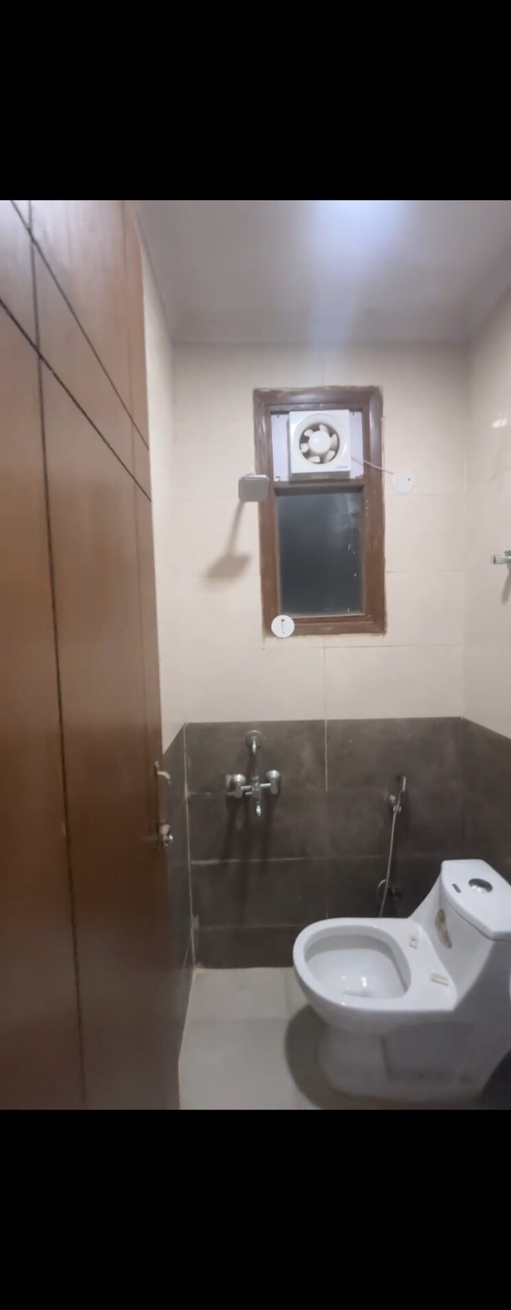 Attached Bathroom, freedom fighters enclave 2 Bedroom 900 Sq.Ft. Apartment In Freedom Fighters Enclave Delhi 9069636