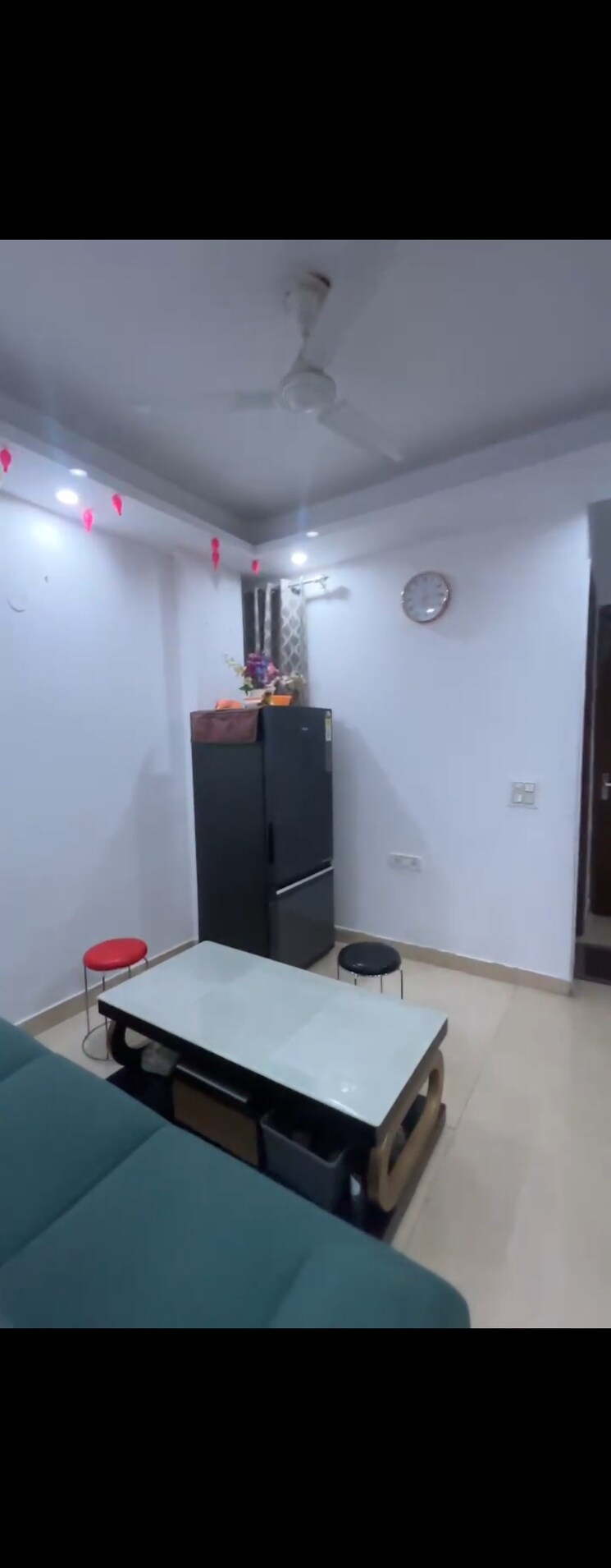 Room, freedom fighters enclave 2 Bedroom 900 Sq.Ft. Apartment In Freedom Fighters Enclave Delhi 9069636