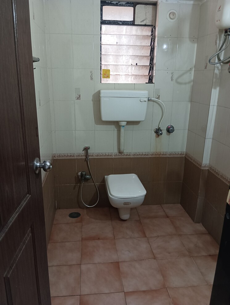 Bathroom, orlem 2 Bedroom 1050 Sq.Ft. Apartment In Orlem Mumbai 9069691