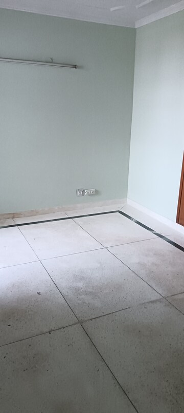 Room in 3 BHK Apartment at Sector 21c – for Rent