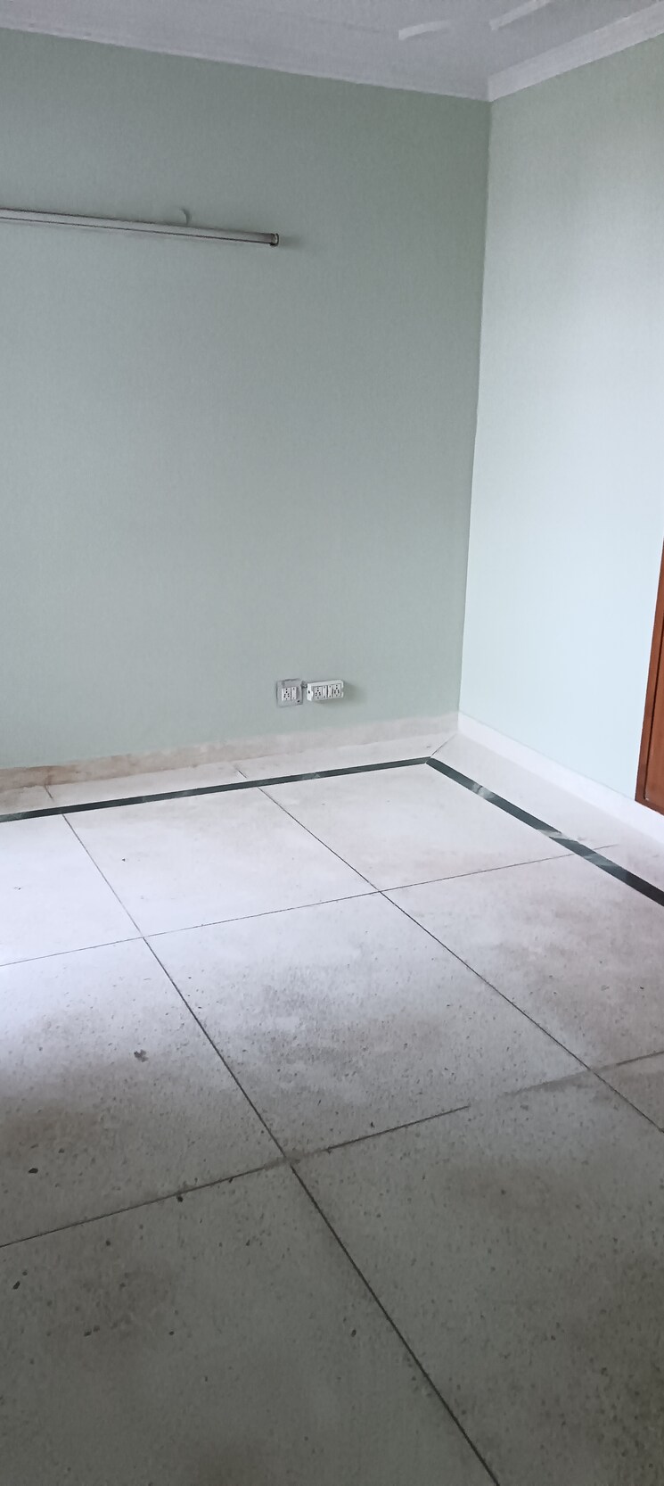 Room, sector 21c 3 Bedroom 1500 Sq.Ft. Apartment In Sector 21c Faridabad 9069808