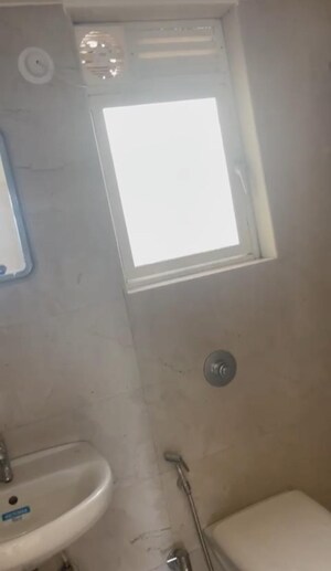 Room in 1 BHK Apartment at Crescent Landmark, Andheri East – for Sale