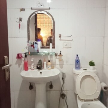 Bathroom in 2 BHK Apartment at Supertech Cape Town, Sector 74 – for Rent