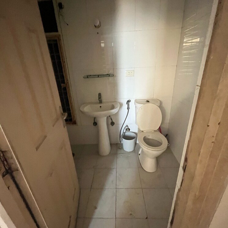 Bathroom, supertech-cape-town 3 Bedroom 1505 Sq.Ft. Apartment In Sector 74 Noida 9069866