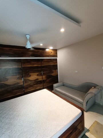 Furnished Amenities in 2.5 BHK Apartment at Rattan Icon, Seawoods Sector 50 – for Rent