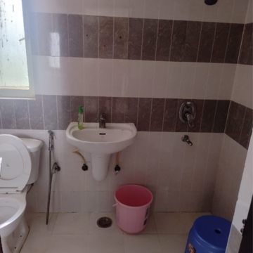 Bathroom in 2.5 BHK Apartment at Jm Orchid, Sector 76 – for Rent