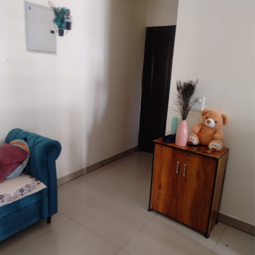 Furnished Amenities in 2.5 BHK Apartment at Jm Orchid, Sector 76 – for Rent