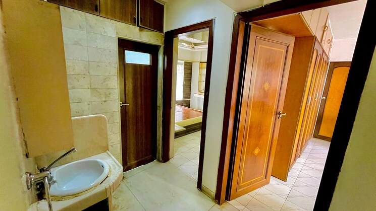 Attached Bathroom, shanti-niketan-malad 3 Bedroom 1160 Sq.Ft. Apartment In Orlem Mumbai 9070040