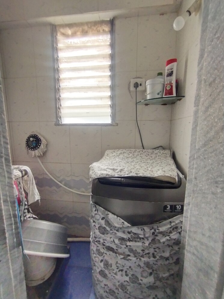 Bathroom, srishti-panch-srishti 2 Bedroom 915 Sq.Ft. Apartment In Powai Mumbai 9070035