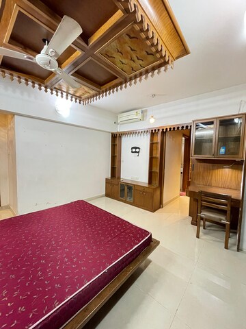 2.5 BHK Apartment For Sale in Lokhandwala Sapphire Heights, Kandivali East