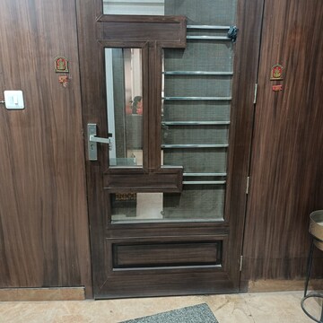Room in 4 BHK Apartment at Supertech Crown Town, Sector 74 – for Rent