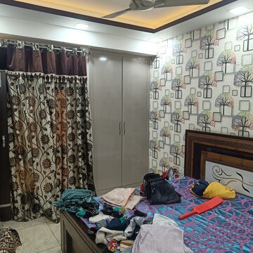 Living Room in 4 BHK Apartment at Supertech Crown Town, Sector 74 – for Rent