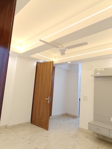 Room in 2 BHK Apartment at Saket – for Rent